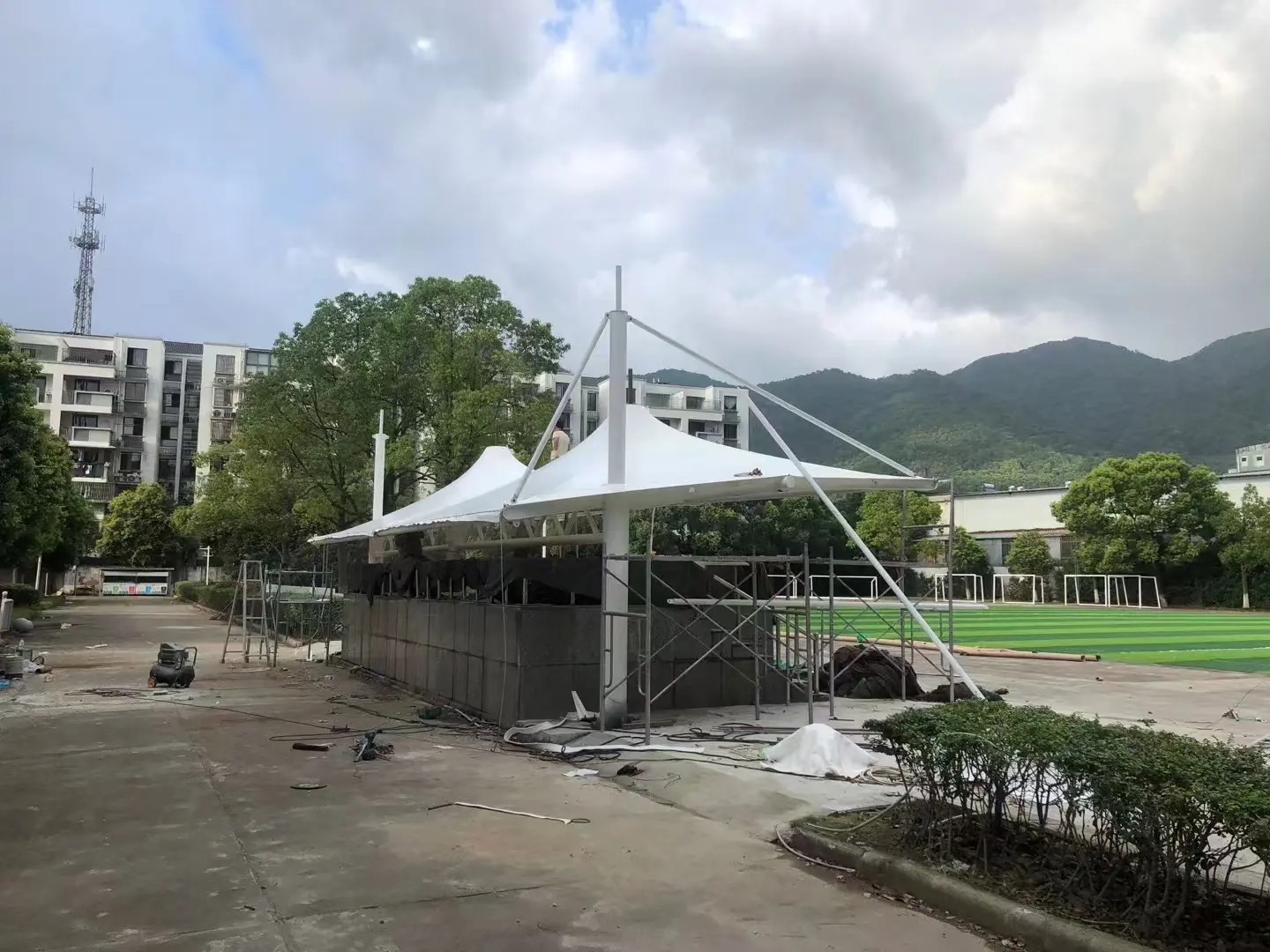 2026年贵州乌当停车棚球场棚改造纪实:老旧雨棚换新,运维压力怎么降